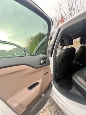 Citroen DS4 1.6 thp Sport Chic 200cv Bild 5