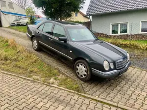 Mercedes-Benz E 320 Aut./Leder / TÜV NEU ! ! !