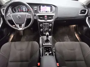 Volvo V40 D3 Momentum Navi LED PDC Shz Bild 5