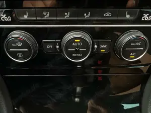 Volkswagen Golf VII Lim. Allstar BMT NAV Bild 4