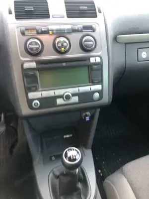 Volkswagen Touran 2.0 TDI DPF Highline Bild 5