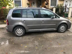 Volkswagen Touran 2.0 TDI DPF Highline Bild 2