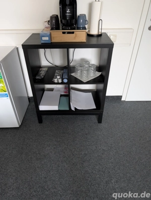 Kleines schwarzes Regal zu verkaufen