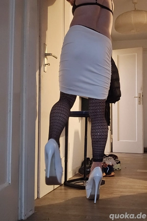 von wem kann ich die kleine Schlampe sein  Bild 3