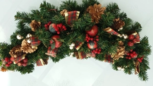 Weihnachtlicher Türbogen