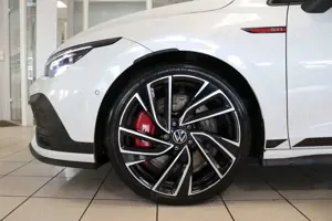 Volkswagen Golf GTI Clubsport Black Style Matrix HK Pano Bild 4