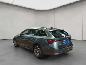 Skoda Octavia Combi 2.0 TDI DSG First Edition AHK Bild 3