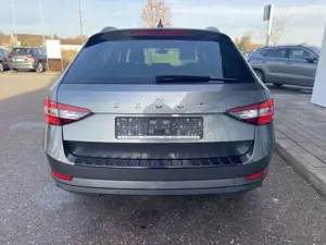 Skoda Superb Combi 2.0 TDI DSG 17"+EL.HECK+NAVI+LED+AH Bild 4