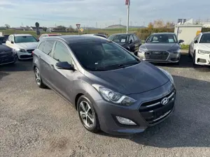 Hyundai i30 cw blue Trend Kamera Navi SHG PDC Bi-Xenon Bild 3