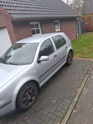 Volkswagen Golf Golf 1.6 Automatik Edition Bild 4