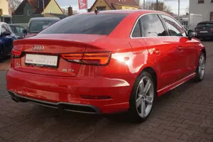 Audi A3 Limousine 35 TDI S-Line DSG LED Navi AHK PDC Bild 5
