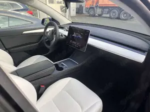Tesla Model Y Long Range Dual Motor AWD Bild 2