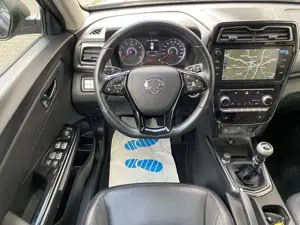 SsangYong Tivoli 1,5 T-GDI Turbo 2WD MT Onyx Nav Ledr Shz Bild 4