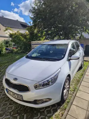 Kia Ceed / cee'd 1.4 CVVT Fifa World Cup Edition Bild 2