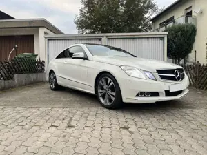 Mercedes-Benz E 200 *KetteNeu*KeilriemenNeu*ServiceNeu*Pano*8Fach