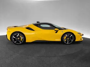 Ferrari SF90 Stradale FERRARI SINGEN Bild 5