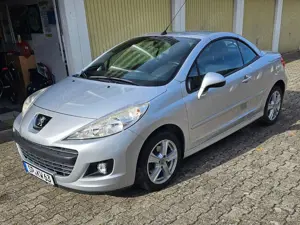 Peugeot 207 207 CC 120 VTi Roland Garros Bild 3