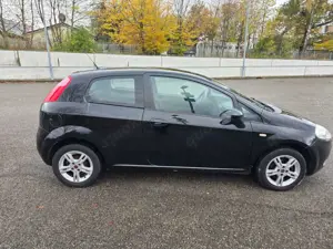 Fiat Grande Punto 1.4 8V Dynamic TÜV NEU 10/2027 Klimaanlage Bild 4