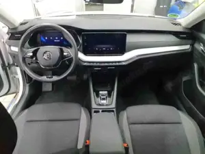 Skoda Octavia Combi 2.0 TDI DSG Navi LED AHK Sitzhzg Bild 5