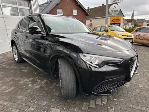 Alfa Romeo Stelvio Lusso Ti Q4 / Standheizung / Glasschiebedach Bild 5