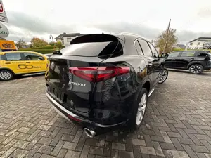 Alfa Romeo Stelvio Lusso Ti Q4 / Standheizung / Glasschiebedach Bild 4