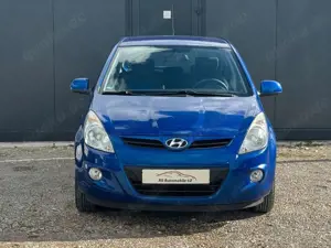 Hyundai i20 1,4 Comfort 3-Türer *101PS*MFL*KLIMA* Bild 2