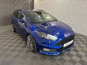 Ford Focus Turnier ST*RECARO*BiXENON-NAV-SHZ-TEMP-SHZ