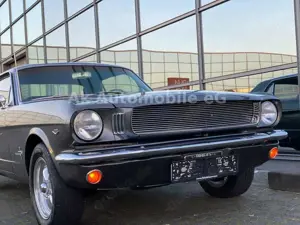 Ford Mustang Coupe 302 V8 64 1/2