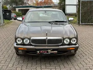 Jaguar XJ Executive 4.0 V8 TOP ROSTFREI Bild 2