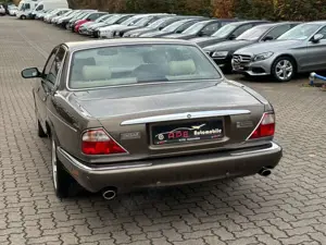 Jaguar XJ Executive 4.0 V8 TOP ROSTFREI Bild 4