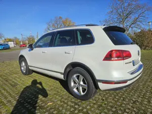 Volkswagen Touareg 3.0 V6 TDI SCR Blue Motion DPF Automatik Bild 4