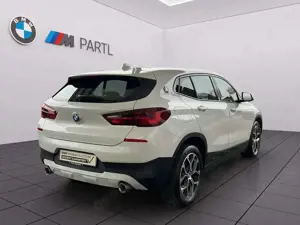 BMW X2 sDrive20i NAVI LED RFK PDC DAB  Keyless Bild 4