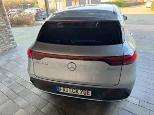 Mercedes-Benz EQC 400 AMG, AHK, GSD, Leder, HUD, Burmester, 360, SoH 95% Bild 4