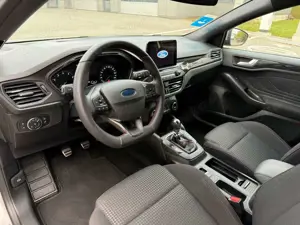 Ford Focus Turnier ST-Line NAVI RFK SPA LED PDC Bild 4