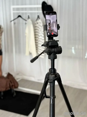 Webcam und Chat auf Anfrage verfügbar. 