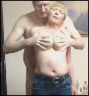 Busenmassage vor seinen Augen - ich verwöhne sie vor dir Bild 3