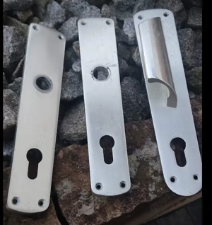 ältere gebrauchte einfache Stossgriffgarnitur zu verschenken