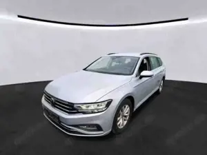 Volkswagen Passat Variant 2,0 TDi DSG Business AHK Massage ACC