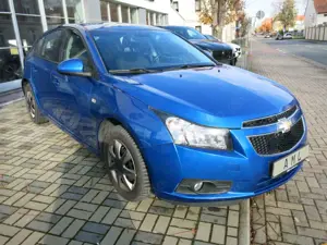 Chevrolet Cruze LT TÜV+AU NEU TEMPOMAT KLIMA Bild 3
