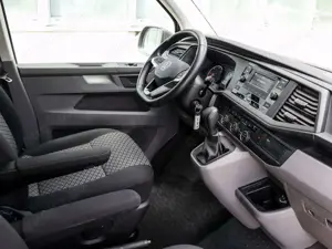 Volkswagen T6.1 Caravelle Trendline "EcoProfi" 2,0 l TDI SC Bild 3