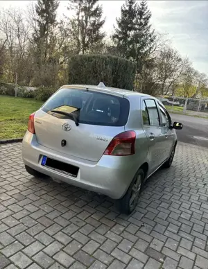 Toyota Yaris 1.3 VVT-i Bild 3