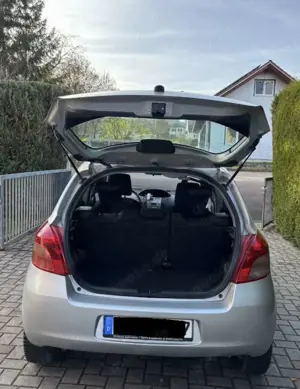 Toyota Yaris 1.3 VVT-i Bild 2