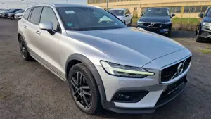 Volvo V60 Cross Country AWD Standheizung Navi LED AHK Bild 3