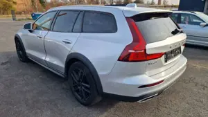 Volvo V60 Cross Country AWD Standheizung Navi LED AHK Bild 5