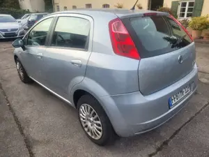 Fiat Grande Punto Grande Punto  5-Türer 1.4 8V Dynamic Bild 2