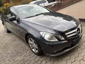 Mercedes-Benz E 220 E 220 CDI BlueEfficiency (207.302) Bild 1