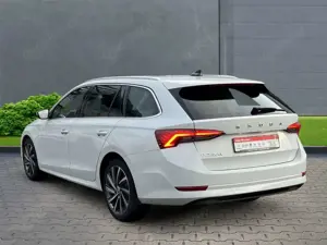 Skoda Octavia Combi Style 2.0 TDI+el.Panoramadach+Navi+Alufelgen Bild 2