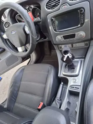 Ford Focus Focus Turnier 2.0 16V Aut. Titanium Bild 5