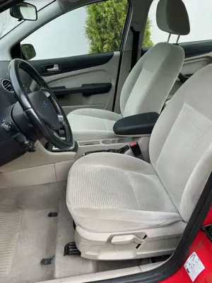 Ford Focus Focus Stufenheck 2.0 16V Aut. Ghia Bild 5