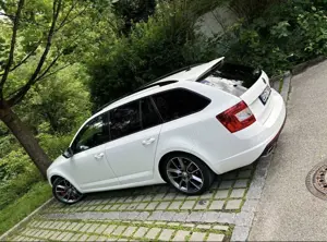 Skoda Octavia Combi 2.0 TDI (Green tec) RS Bild 3